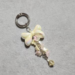 Elegant Pearl Bow Key Holder